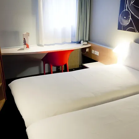 Ibis Lyon Nord Hotel 3*