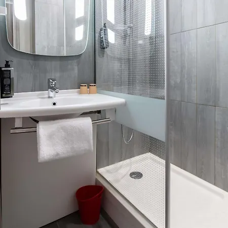 Ibis Lyon Nord Hotel 3*