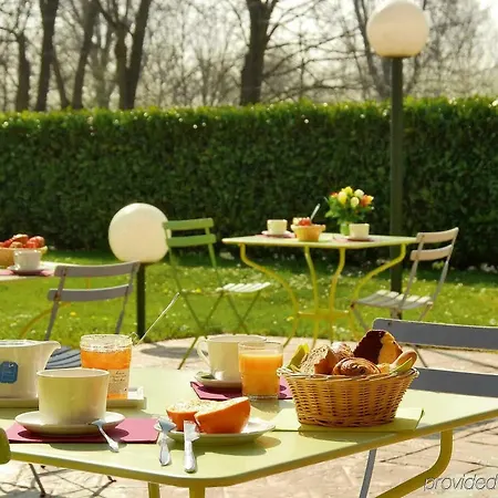 Ibis Lyon Nord Hotel 3*